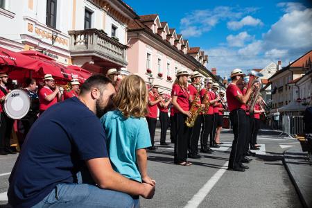Izjemen obisk zaznamoval 50. Dneve narodnih noš in oblačilne dediščine v Kamniku (Blaž T. Muc)  (20)